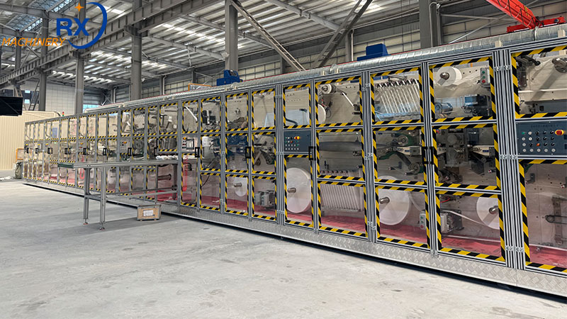 ลูกค้าชาวอินเดียเยี่ยมชมเครื่องจักร RX เพื่อตรวจสอบเครื่องจักรผ้าอนามัย